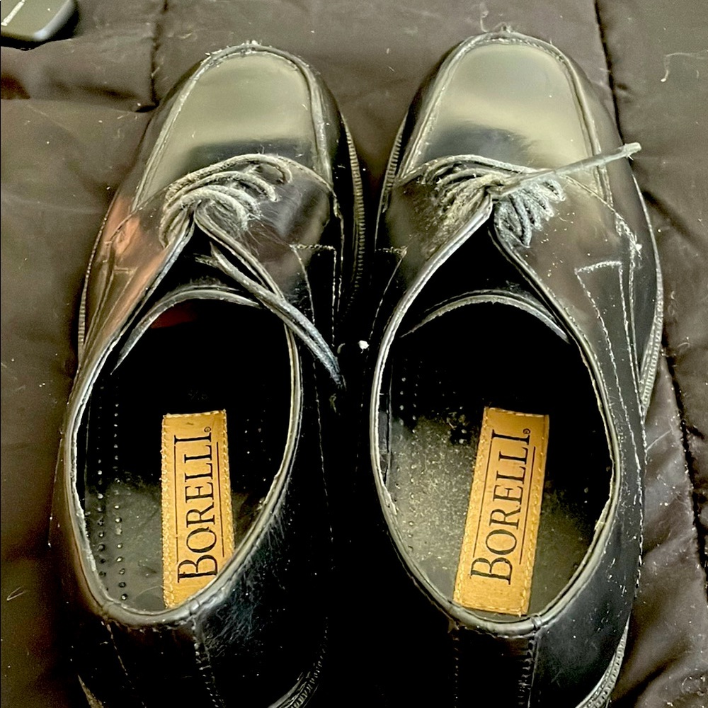 Black Leather Oxford Shoes with Polished Finish